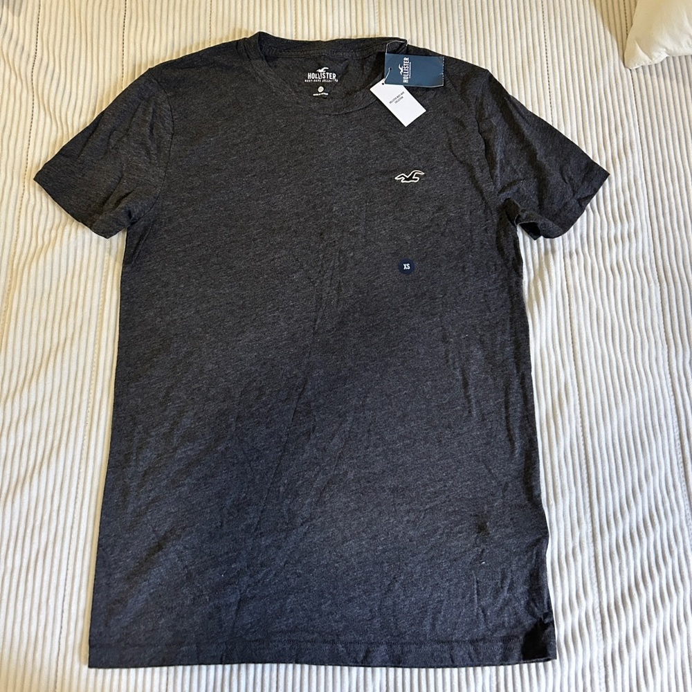 Hollister tee
